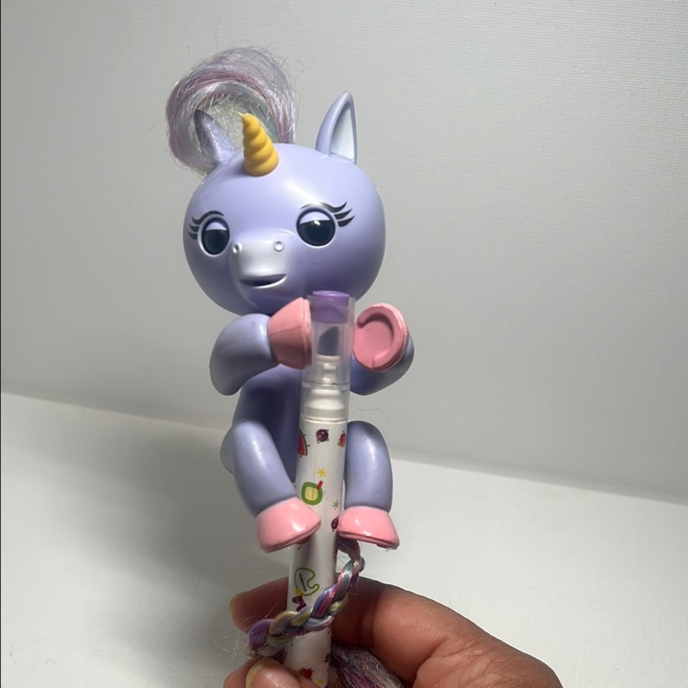 Alika Baby Unicorn Fingerlings Toy